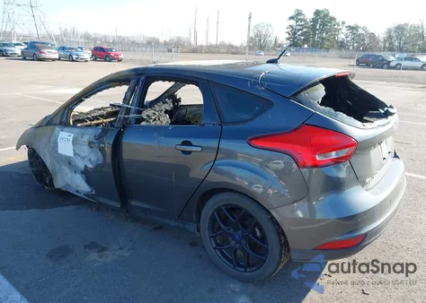 2016 Ford Focus Se z USA, uszkodzony, nr VIN 1FADP3K27GL328026